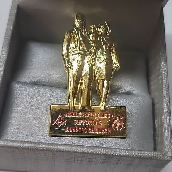 Nobels and Ladies Supporting Shriners Children Collectible Pin Brooch Gold Tone - Picture 2 of 4